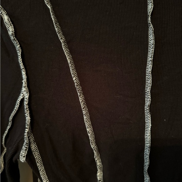 Black and white crop top - Picture 2 of 3